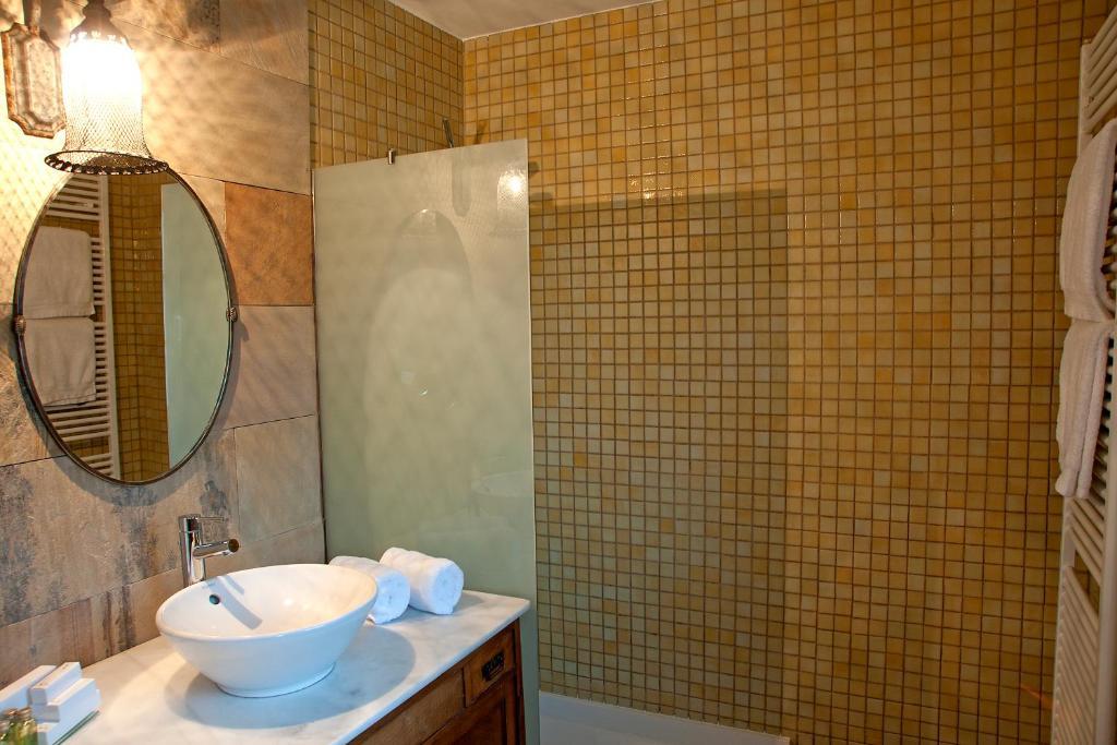 El Jardin De Vikera Guest House San Andres de Montejos Bilik gambar