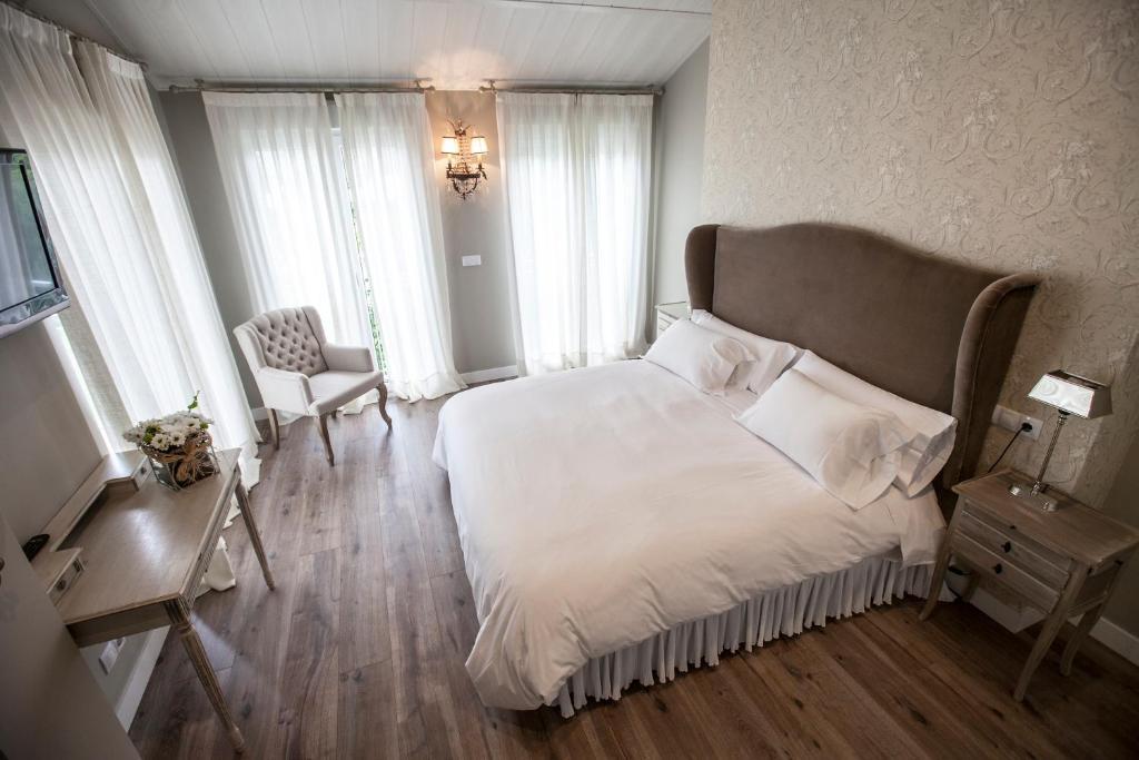 El Jardin De Vikera Guest House San Andres de Montejos Bilik gambar