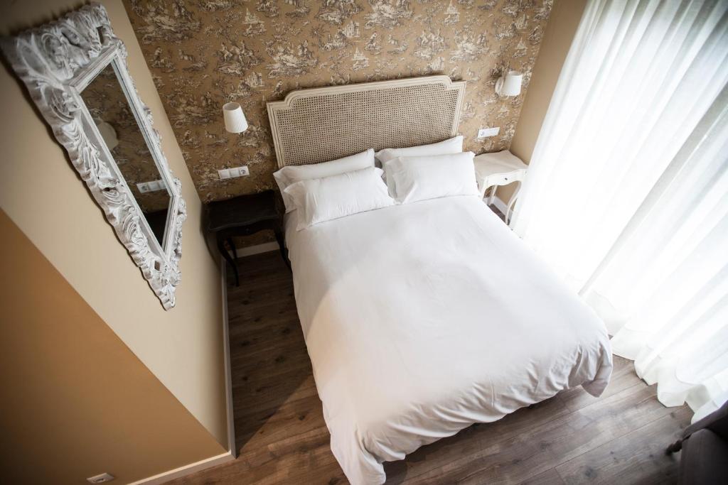 El Jardin De Vikera Guest House San Andres de Montejos Bilik gambar