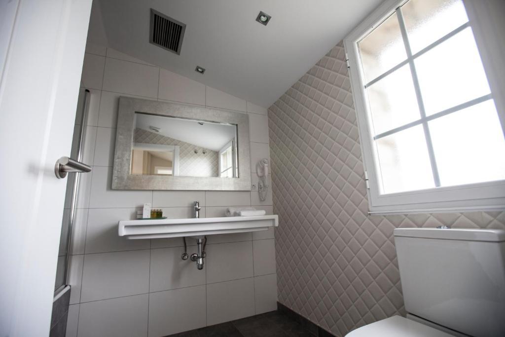 El Jardin De Vikera Guest House San Andres de Montejos Bilik gambar