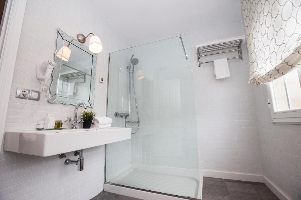 El Jardin De Vikera Guest House San Andres de Montejos Bilik gambar