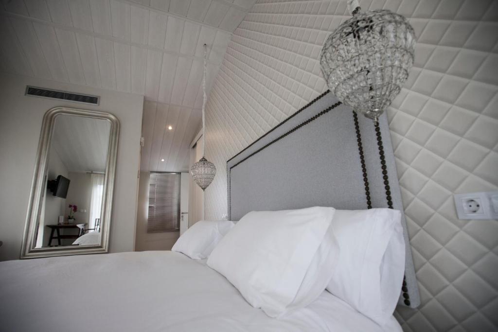 El Jardin De Vikera Guest House San Andres de Montejos Luaran gambar
