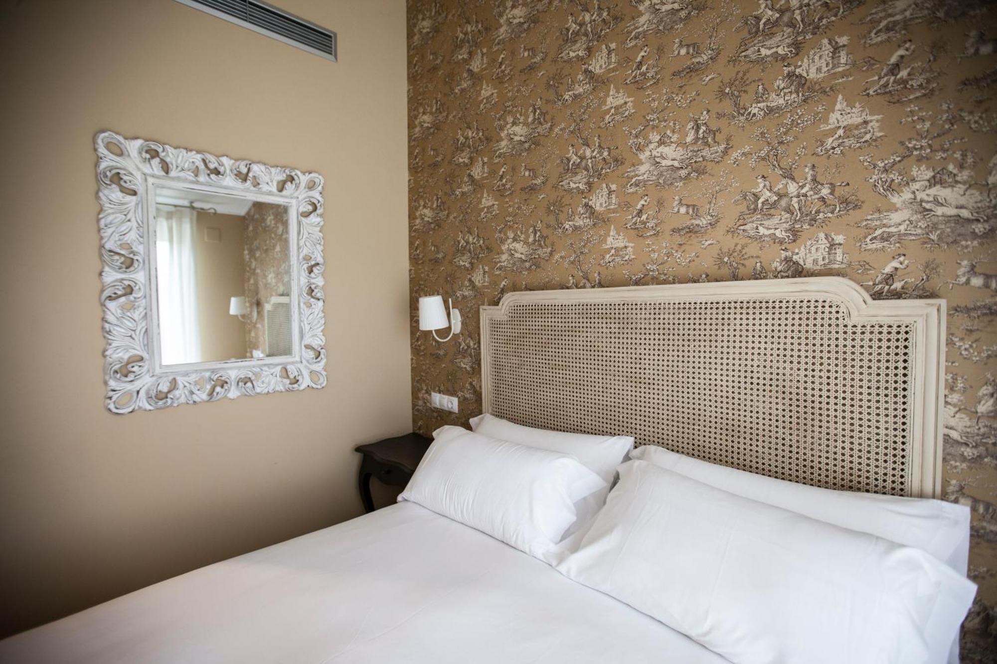 El Jardin De Vikera Guest House San Andres de Montejos Luaran gambar