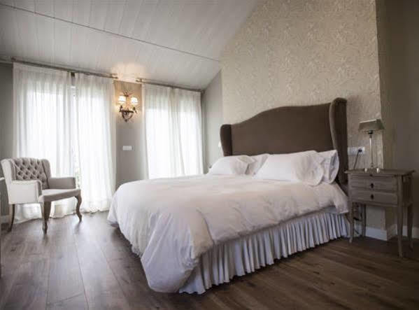 El Jardin De Vikera Guest House San Andres de Montejos Luaran gambar